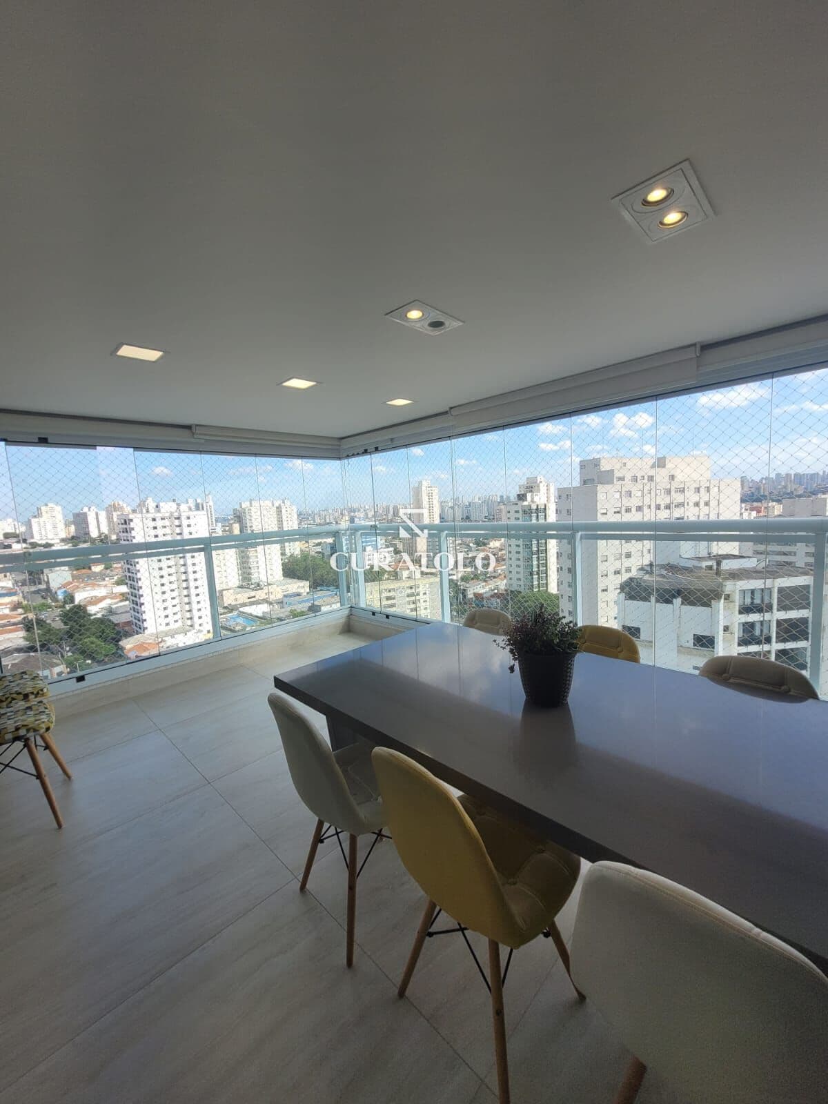 Seu novo lar de alto padrão na Mooca, ao lado da Av. Paes de Barros: Apartamento pronto de 3 suítes, 3 vagas, varanda gourmet e lazer completo - Andar alto e vista livre