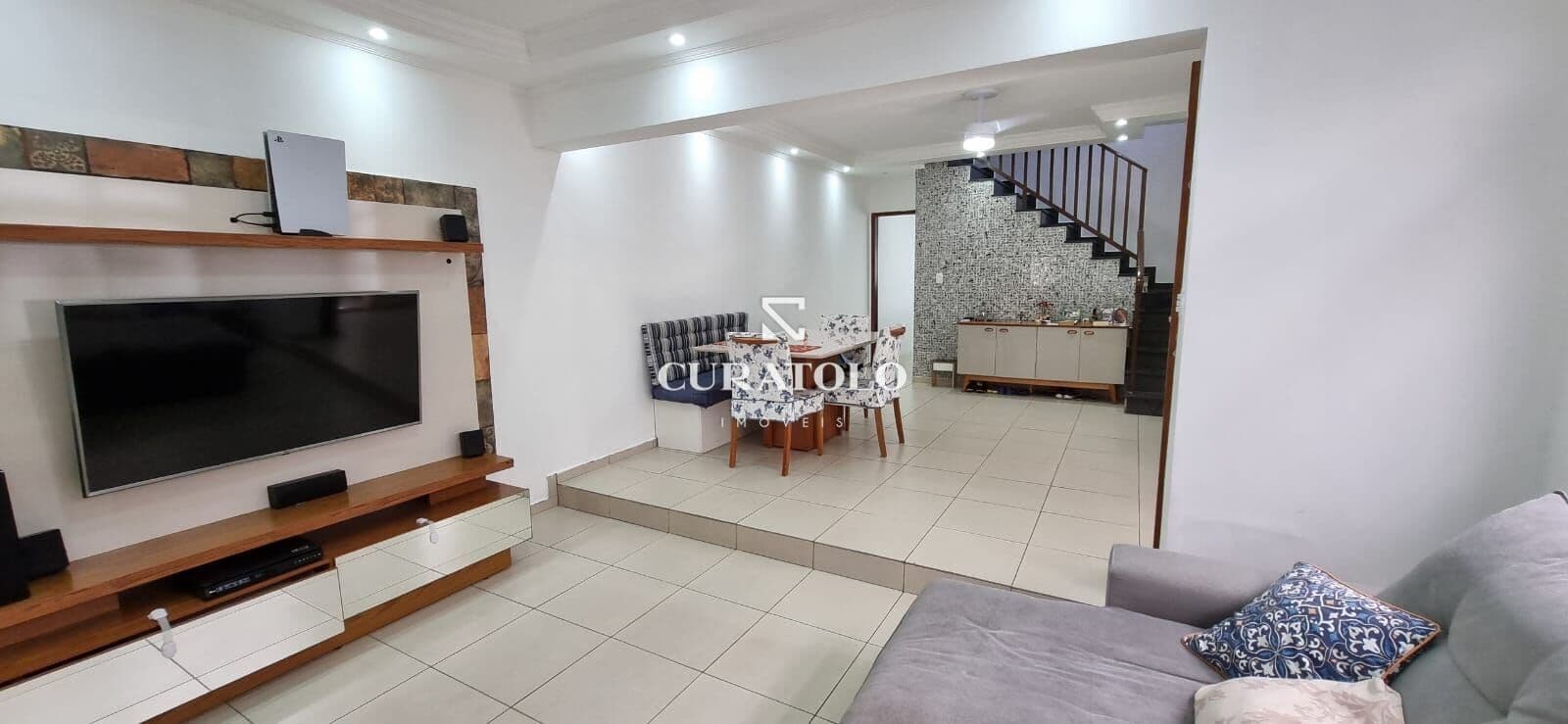 Casa sobrado à venda no bairro Vila Prudente, com 3 quartos, 2 vagas cobertas e quintal
