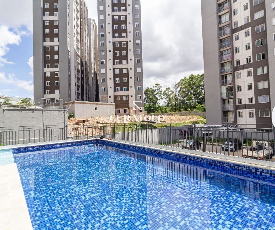 Apartamento à venda com 42 m², 2 quartos, varanda e vaga em Itaquera, São Paulo.