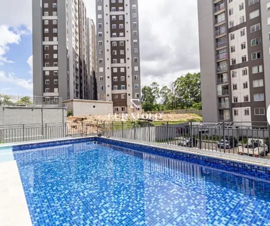 Apartamento à venda com 42 m², 2 quartos, varanda e vaga em Itaquera, São Paulo.
