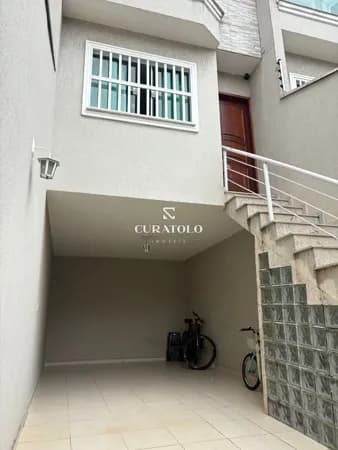 Casa/sobrado à venda com 148 m², 3 quartos, quintal e 2 vagas, Parque Paineiras, São Paulo.