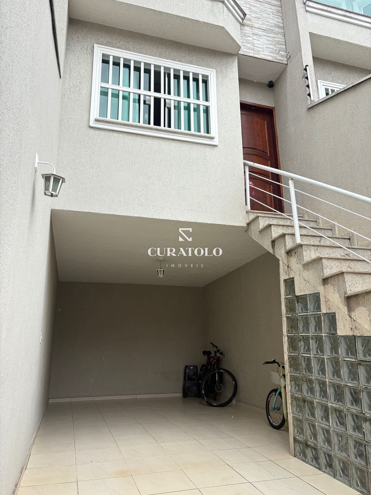 Casa/sobrado à venda com 148 m², 3 quartos, quintal e 2 vagas, Parque Paineiras, São Paulo.