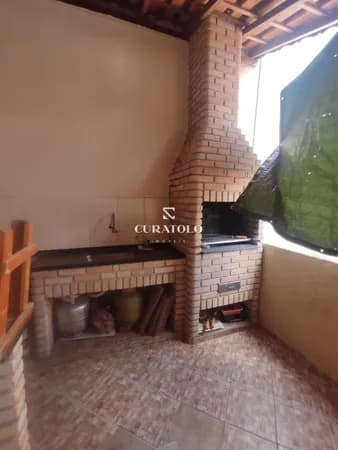 Moradia perfeita para sua família na Vila Esperança, a 700 mts do Metrô Guilhermina. Sobrado (dividido em 2 casas) com 4 quartos e 3 vagas