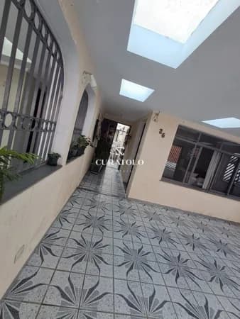 Casa/sobrado à venda com 207 m², 5 quartos e 2 vagas, no Mooca, São Paulo.