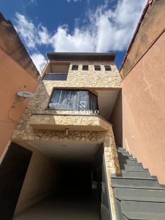 Casa/sobrado à venda com 350m², 3 quartos e 5 vagas, Jardim Sapopemba, em São Paulo.