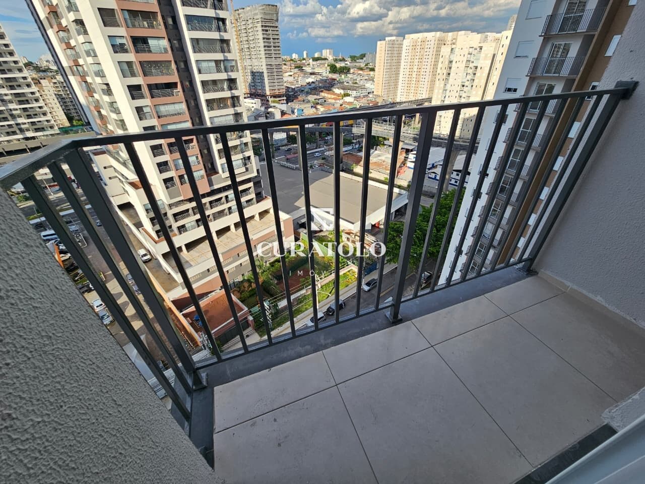 Apartamento à venda com 37 m², 2 quartos, varanda e vaga na Vila Independência, São Paulo.