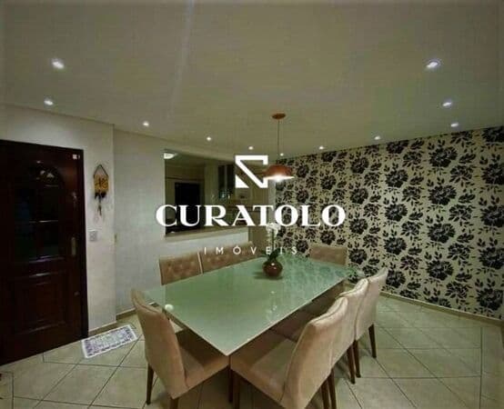 SOBRADO COM 4 SUÍTES, VARANDA, CHURRASQUEIRA E 6 VAGAS - VILA ALTO DE SANTO ANDRÉ