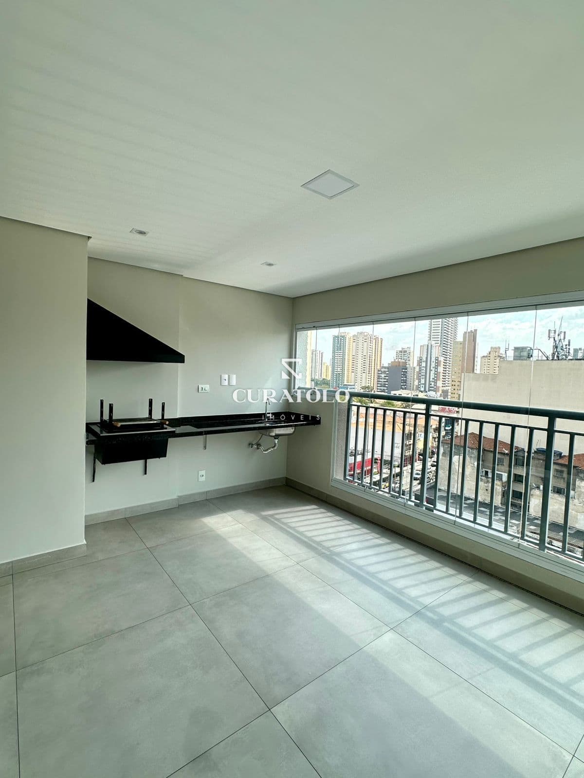 Apartamento à venda com 188 m², 2 suítes, 2 vagas, Tatuapé, São Paulo.