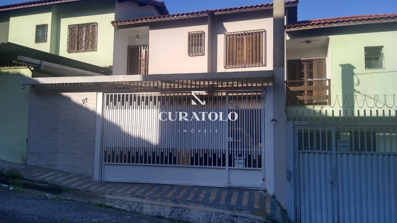 More bem Em Santo André: Excelente Casa de 3 Dorms com 2 vagas cobertas ao lado do Parque da Juventude e Rua Carijós