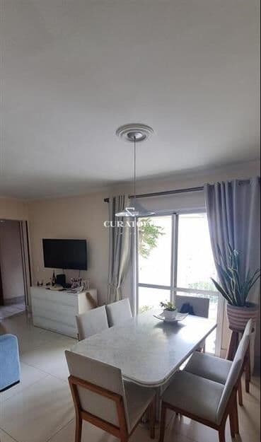 Conheça esse apartamento à venda a 7 min a pé do Metrô Tatuapé, com 3 quartos, 2 vagas cobertas e varanda.