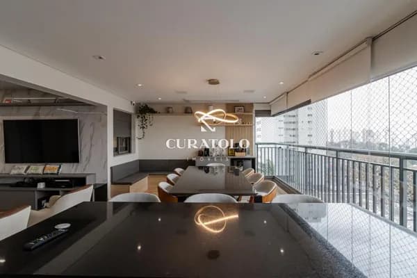 Apartamento alto padrão com 166 m², à venda de 4 quartos na Mooca, São Paulo.