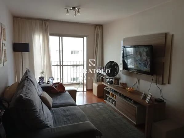 Apartamento à venda com 80 m², 2 quartos, varanda e vaga, Mooca, São Paulo.