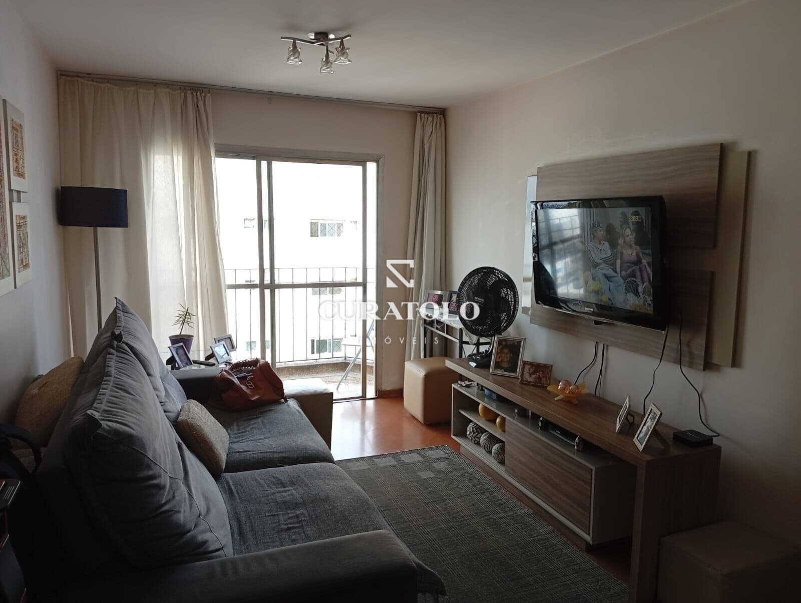 Apartamento à venda com 80 m², 2 quartos, varanda e vaga, Mooca, São Paulo.