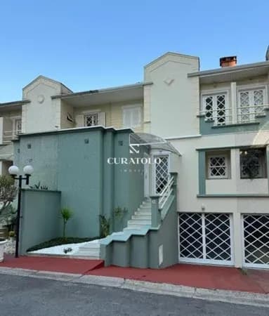 Viva com conforto no melhor de São Caetano! Casa em condomínio fechado com 3 Dorms e 6 vagas com quintal no nobre bairro do Jardim São Caetano