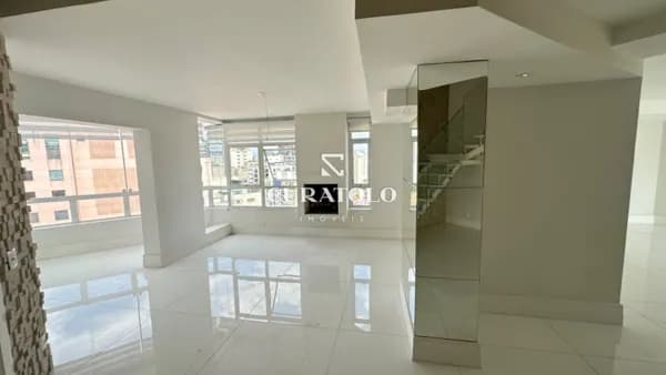 Cobertura dos sonhos no nobre bairro da Vila Nova Conceição - com amplos 250 m², 3 Quartos/suítes, 4 Vagas, área gourmet e piscina privativa
