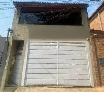 Casa sobrado à venda com 420 m², 3 quartos e 4 vagas, Mooca, São Paulo.