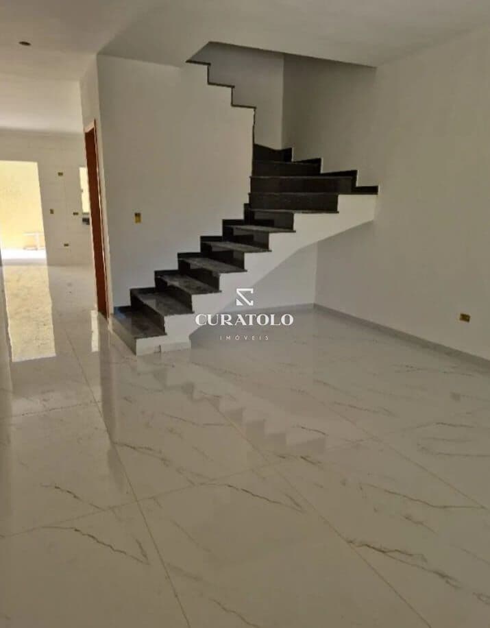 Casa/sobrado à venda com 131 m², 3 quartos e 2 vagas na Vila Prudente, São Paulo.