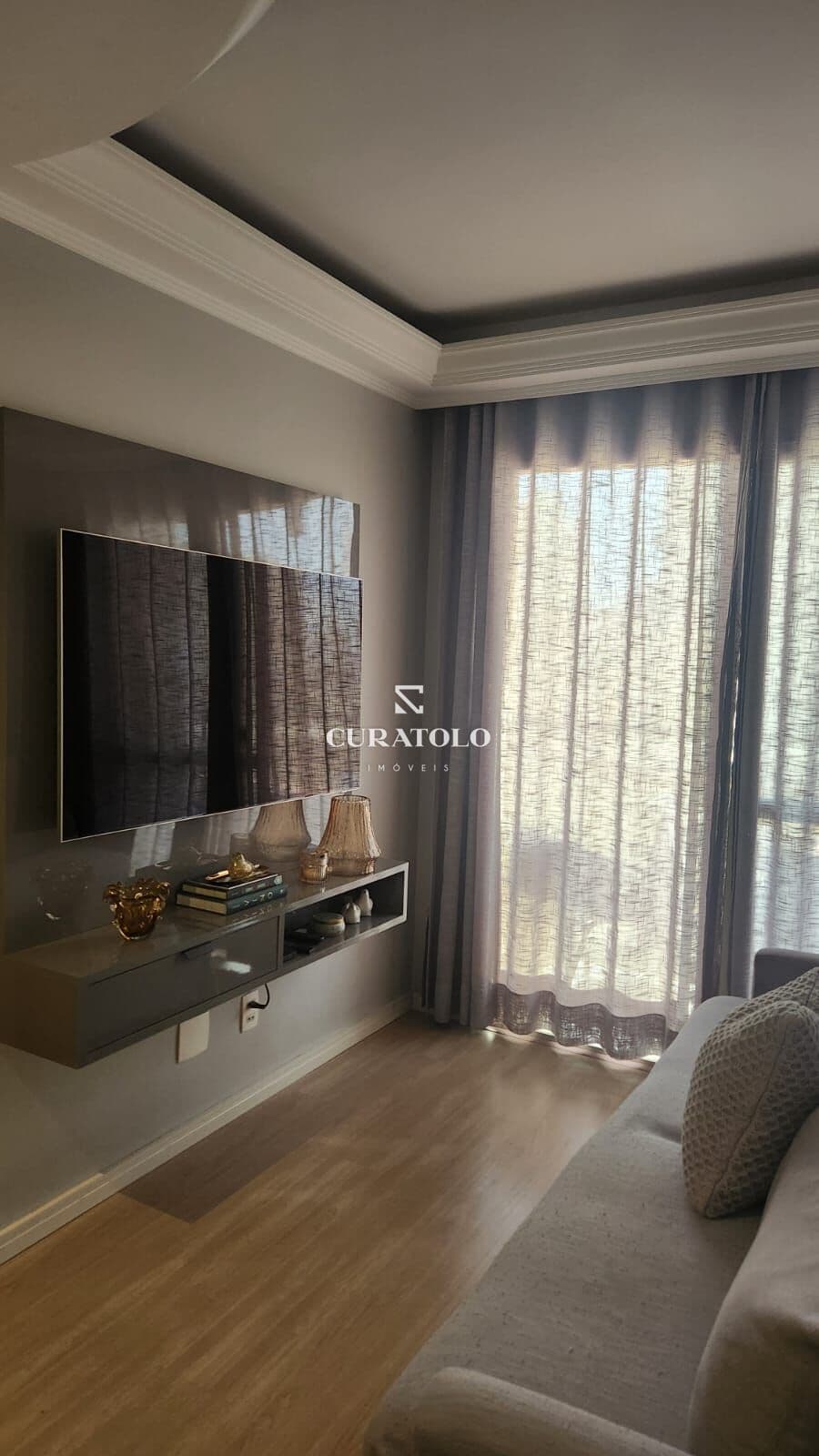 Apartamento à venda com 56 m², 2 quartos, varanda e 2 vagas na Mooca, São Paulo.