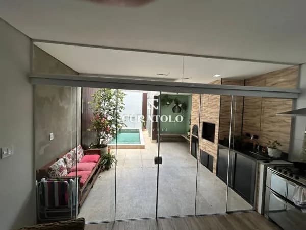 Casa/sobrado à venda com 310m², 3 quartos, área gourmet, piscina aquecida e 3 vagas, Mooca, em São Paulo.