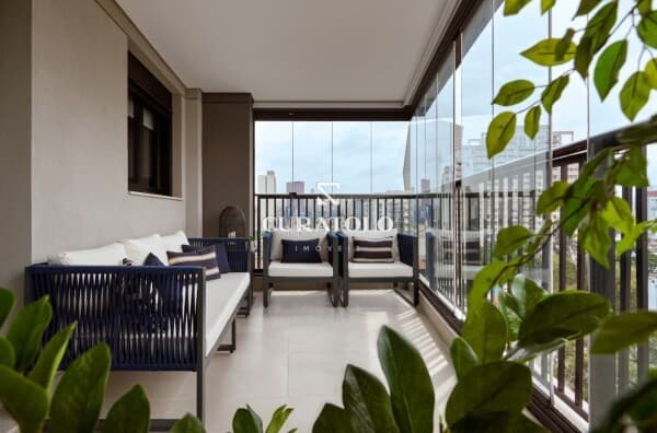 Apartamento pronto em Pinheiros, perfeito para moradia ou investimento com 2 Quartos, 1 suíte, 2 Vagas e varanda a 350 mts do Metrô Faria Lima