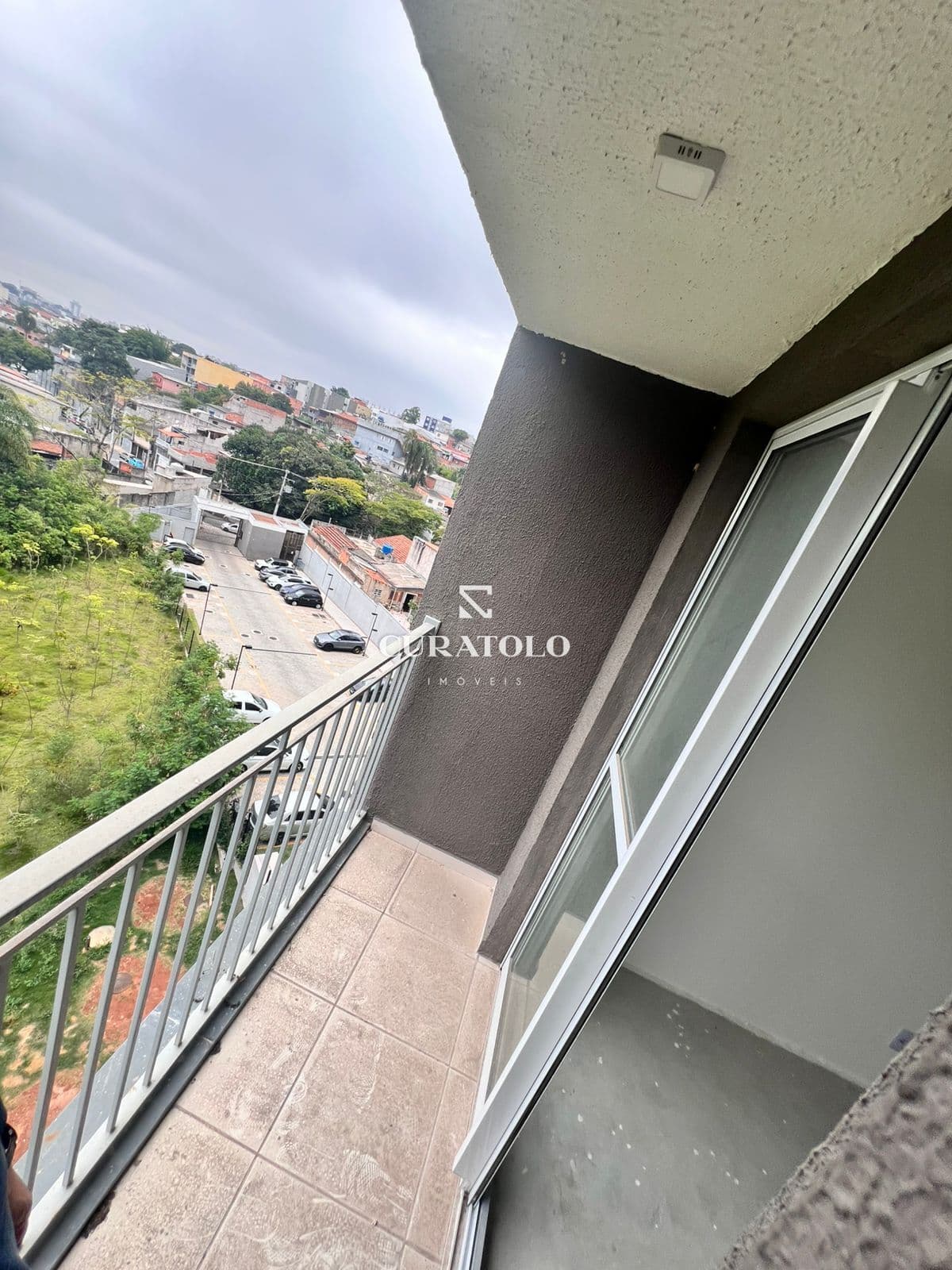 Apartamento à venda com 41 m², 2 quartos e varanda em Itaquera, São Paulo.