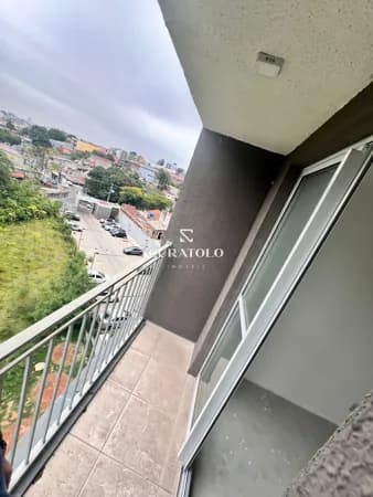 Apartamento à venda com 41 m², 2 quartos e varanda em Itaquera, São Paulo.