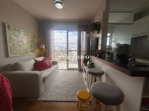Apartamento à venda com 65 m², 2 quartos, varanda e vaga, Vila Alexandria, em São Paulo.