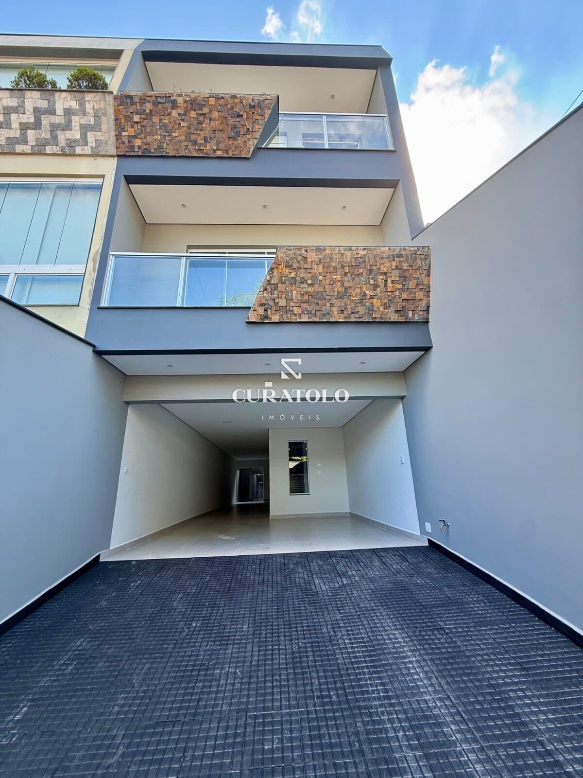 Casa/sobrado novo à venda com 263 m², 3 suítes, área gourmet e 6 vagas, Jardim do Mar, São Bernardo do Campo.