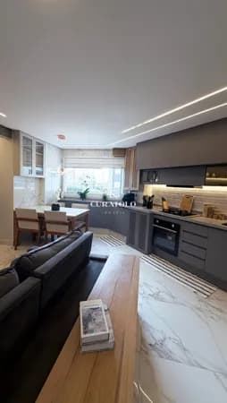 Apartamento à venda com 54 m², 2 quartos, varanda e vaga, Chácara Cruzeiro do Sul, em São Paulo.
