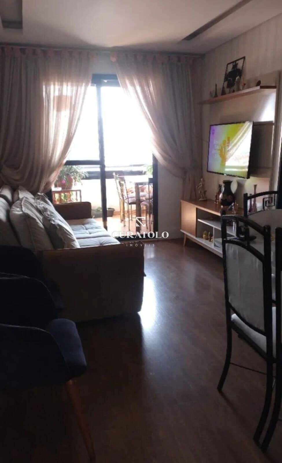 Apartamento à venda com 87 m², 3 quartos, varanda e 2 vagas na Vila Regente Feijó, São Paulo.