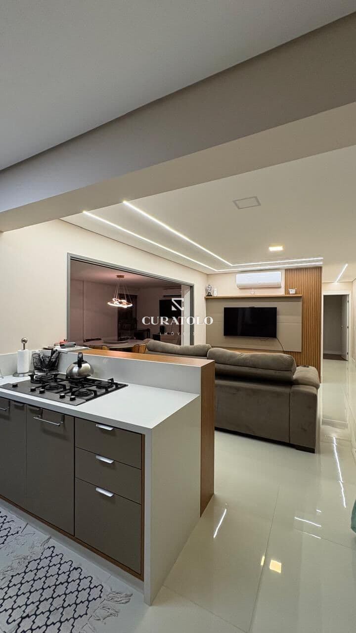Apartamento à venda com 121 m², 3 suítes, varanda gourmet e 2 vagas na Vila Prudente, São Paulo.