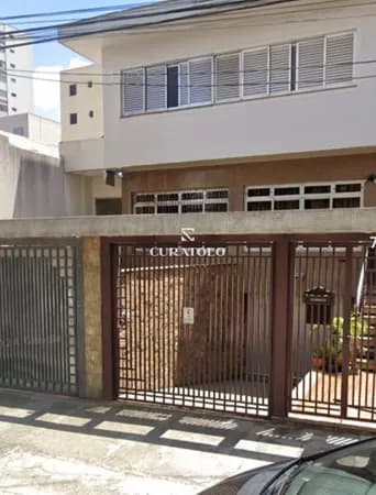 Casa sobrado à venda com 240 m², 3 quartos e 6 vagas, Mooca, São Paulo.