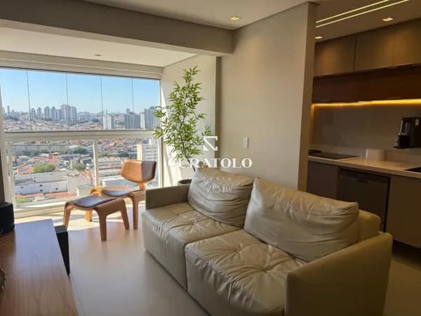 Apartamento à venda com 64 m², 2 quartos, varanda e vaga na Vila Prudente, em São Paulo.
