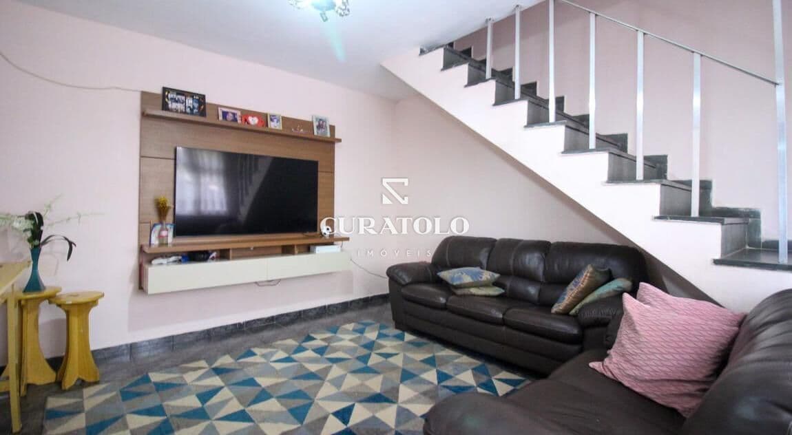 Casa/sobrado à venda com 180 m², 3 quartos e 2 vagas, Parque Santa Madalena, São Paulo.
