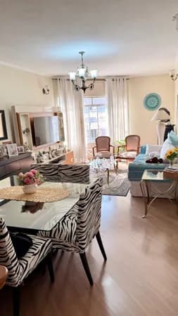 Casa/sobrado à venda com 187 m², 3 quartos, quintal e 4 vagas, Vila Prudente, São Paulo.