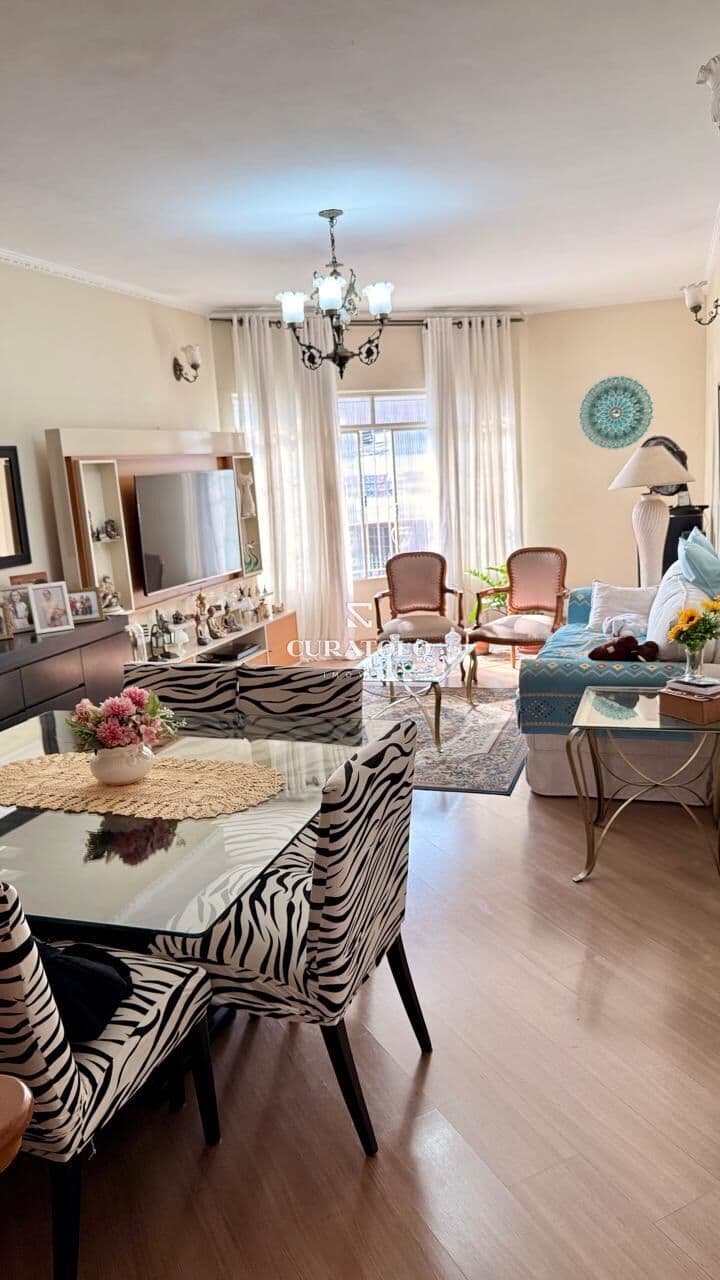 Casa/sobrado à venda com 187 m², 3 quartos, quintal e 4 vagas, Vila Prudente, São Paulo.