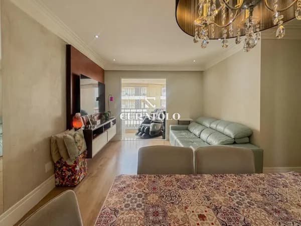 Apartamento à venda com 87m², 3 quartos, varanda e 2 vagas, Vila Regente Feijó, São Paulo.
