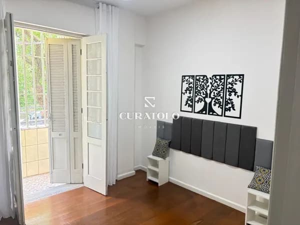 Apartamento à venda com 57 m², 2 quartos e varanda no Bom Retiro, São Paulo.