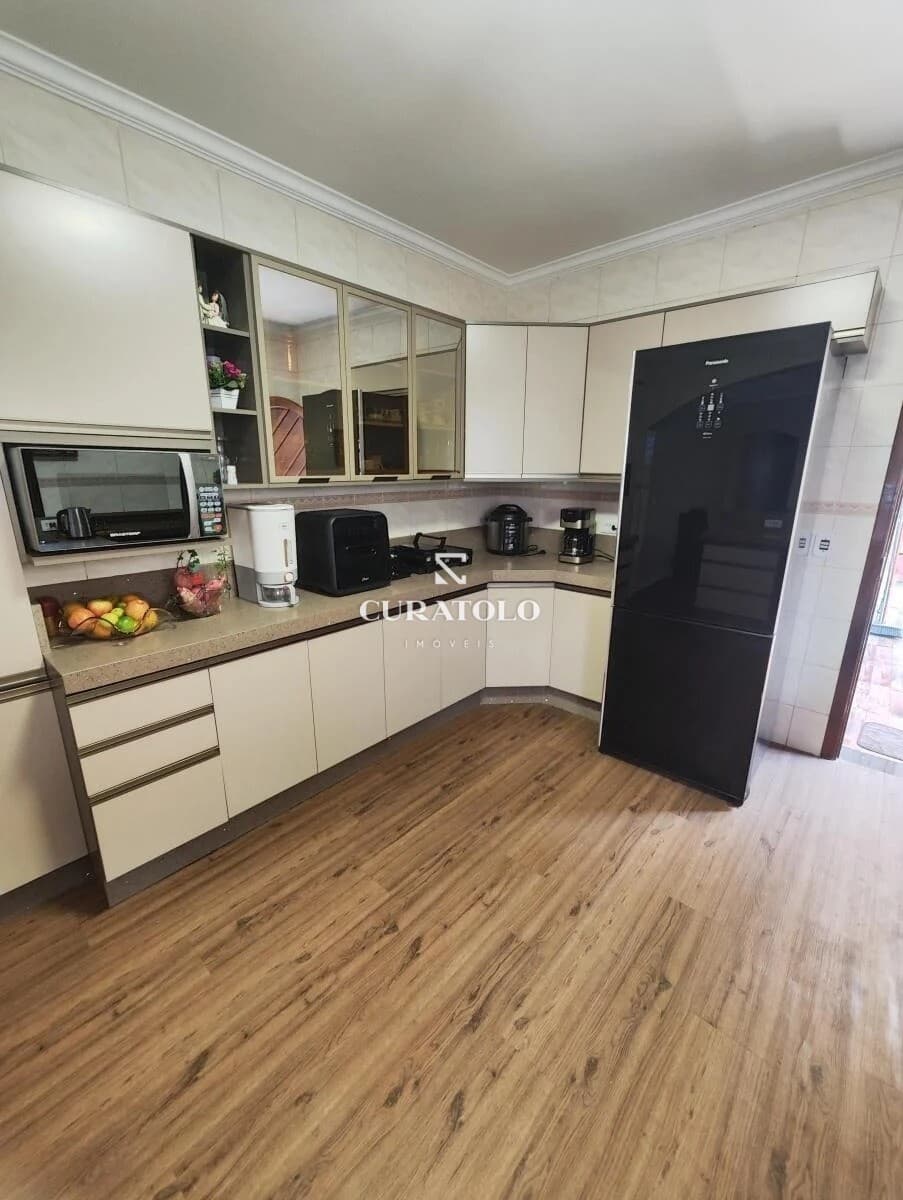 Viva com conforto e espaço: Conheça sua nova casa , de 3 Quartos, com 2 Vagas cobertas e amplo quintal na Vila Emílio, Mauá, Próximo a Escola Estadual João Paulo II