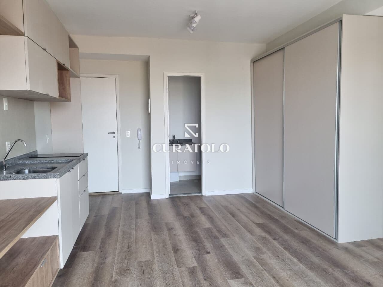 Descubra o seu refúgio urbano no coração da cidade, bairro da Luz, São Paulo, com nosso incrível Stúdio de 30 m², pronto, com um espaçoso terraço privativo e lazer completo