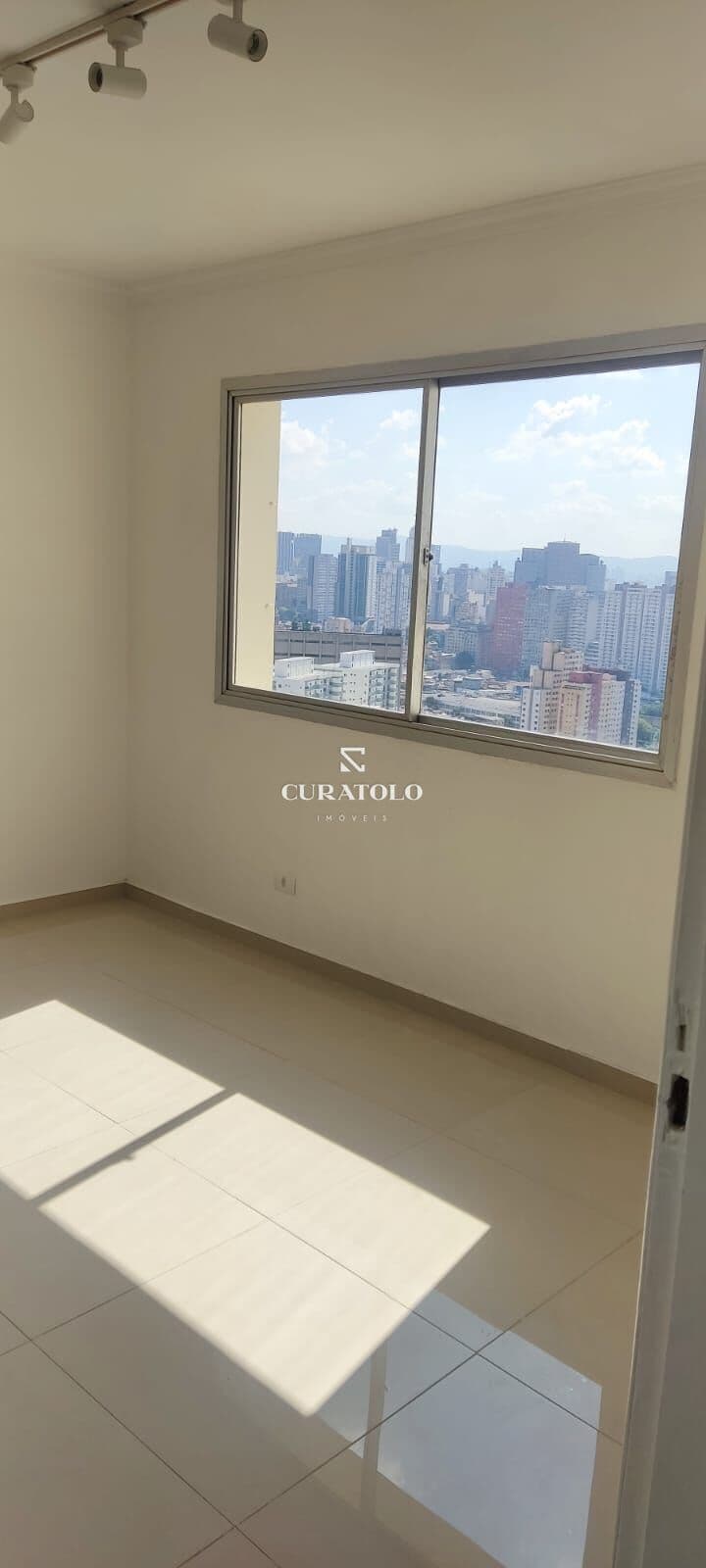 Oportunidade para seu novo lar no Cambuci. Apartamento com 42 m², 1 dormitório, lazer completo e ótima localização!