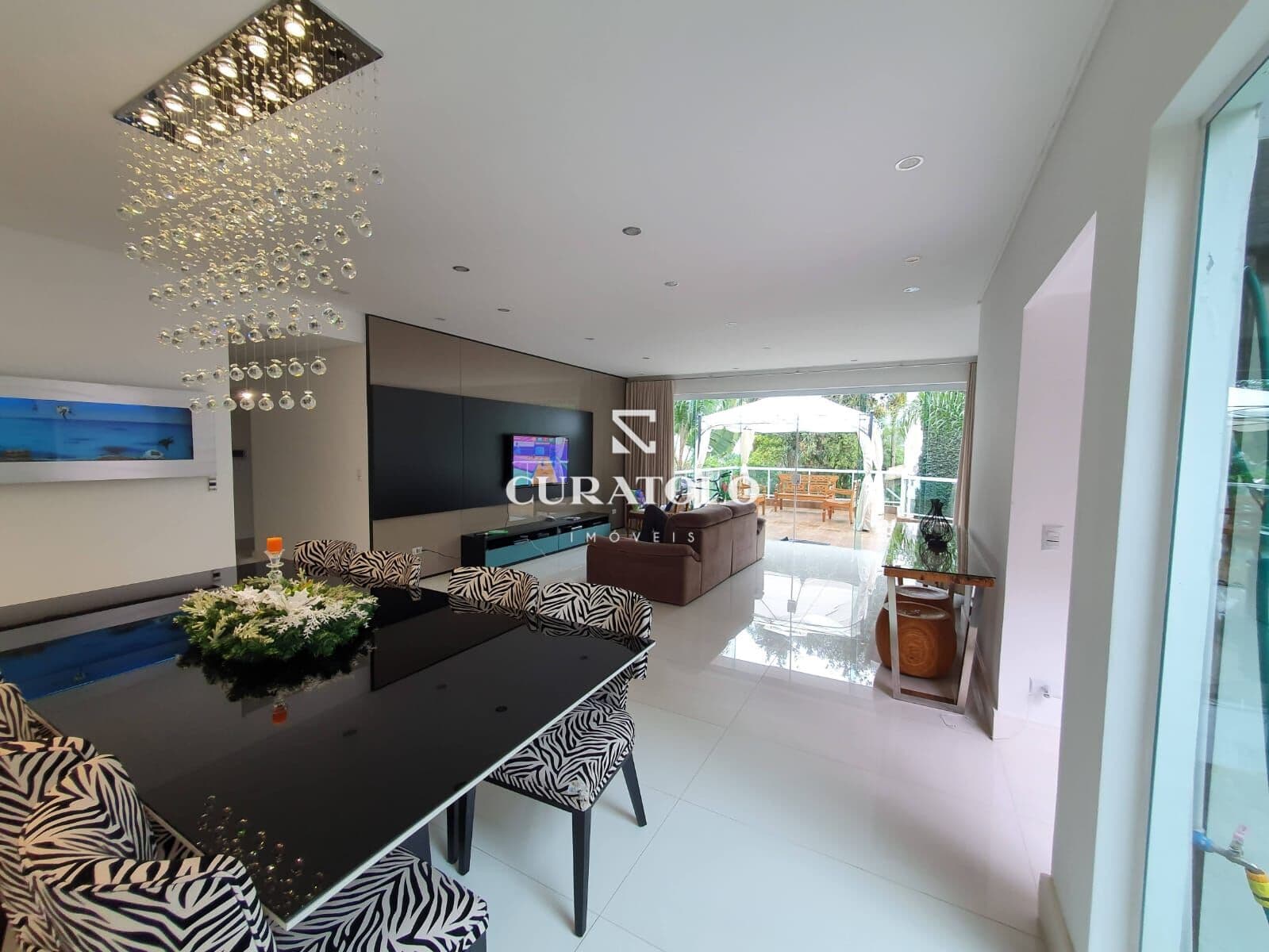 Casa térrea à venda com 3 suítes, 1000 m², na Vila Albertina, São Paulo.