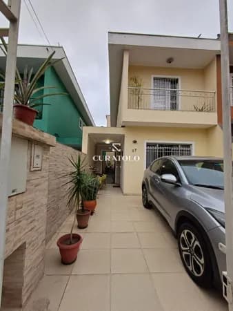 Venha conhecer a casa ideal para viver com conforto no Jardim da Saúde, ao lado do Shopping Plaza Sul: Sobrado com 3 quartos, 2 vagas e quintal