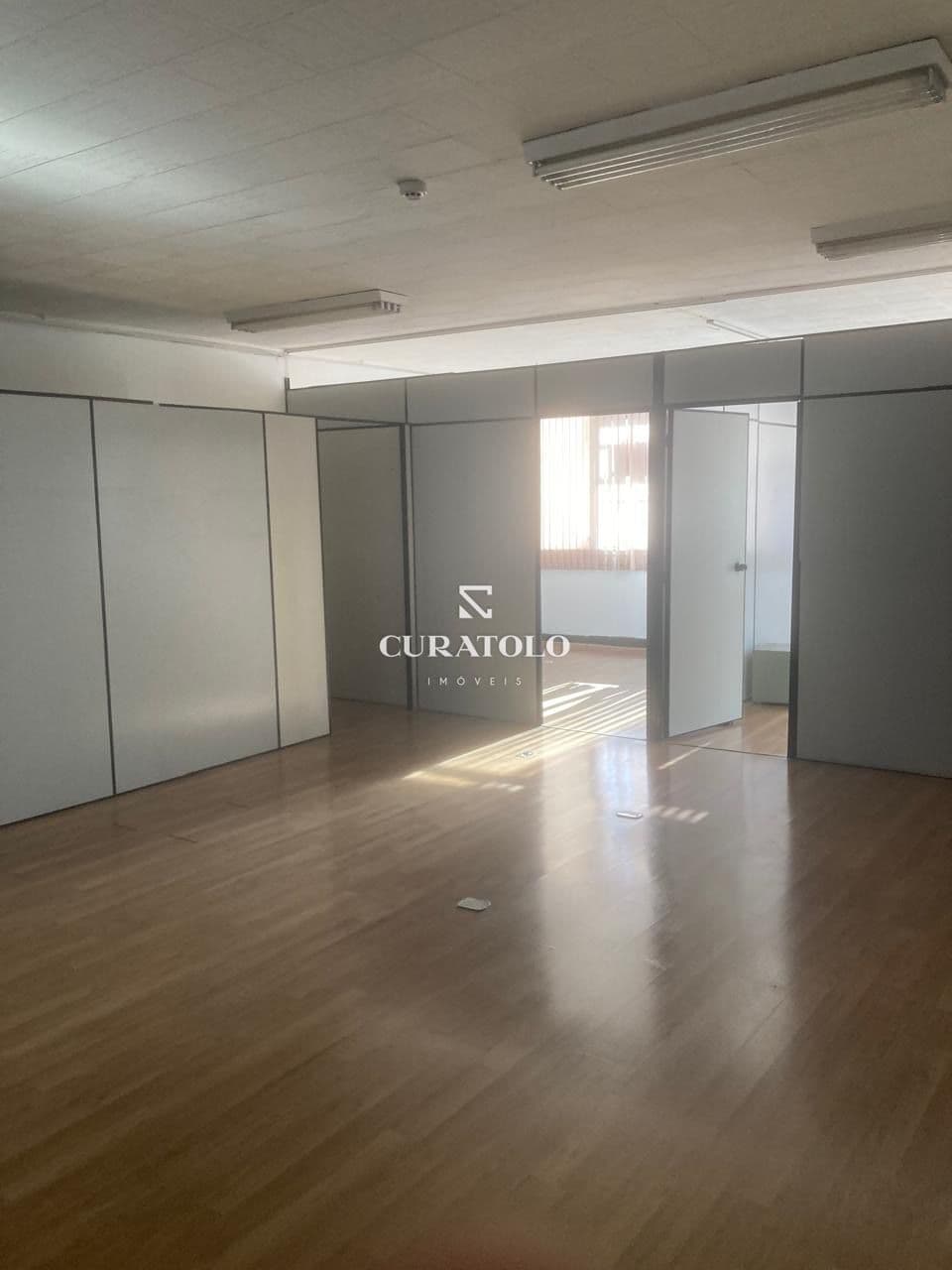 Oportunidade de Negócio: Sala comercial pronta à venda na República, na frente do Metrô Anhangabaú - Ótimo preço