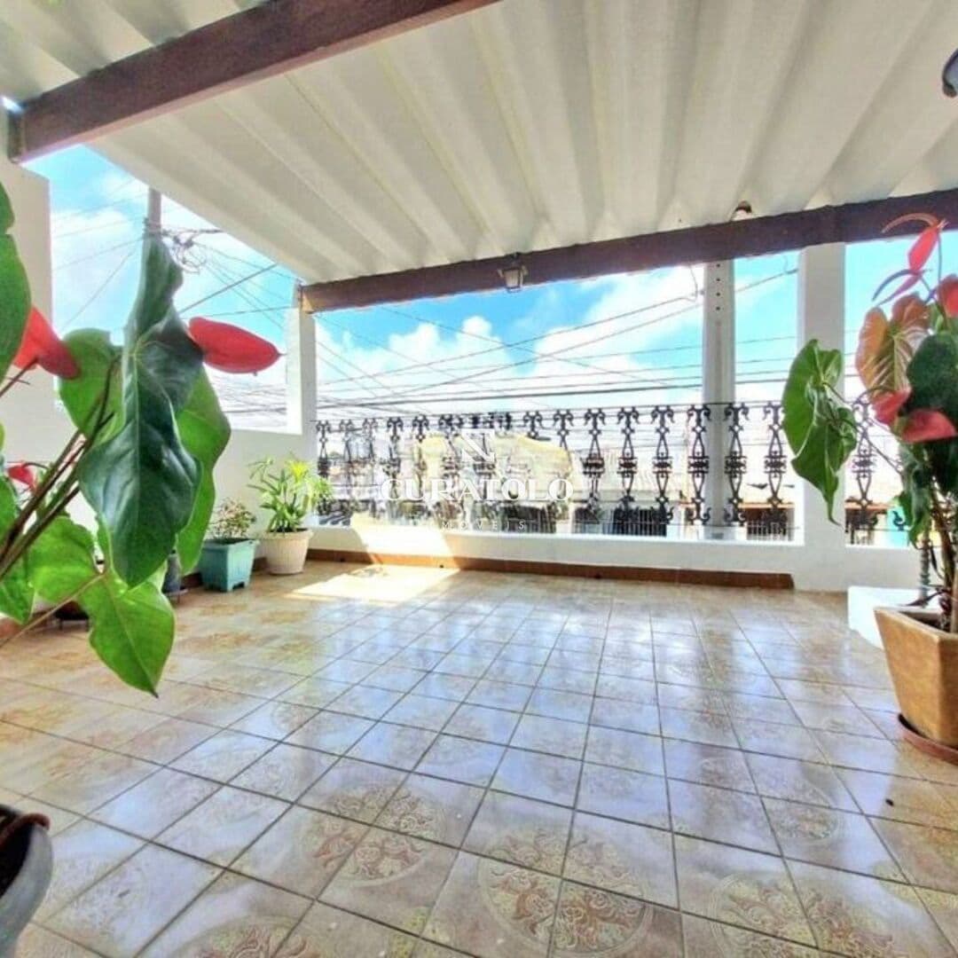 Conheça sua casa dos sonhos em Santo André, bairro Santa Maria: Amplo Sobrado com 3 quartos, 2 Vagas e espaçoso quintal com churrasqueira
