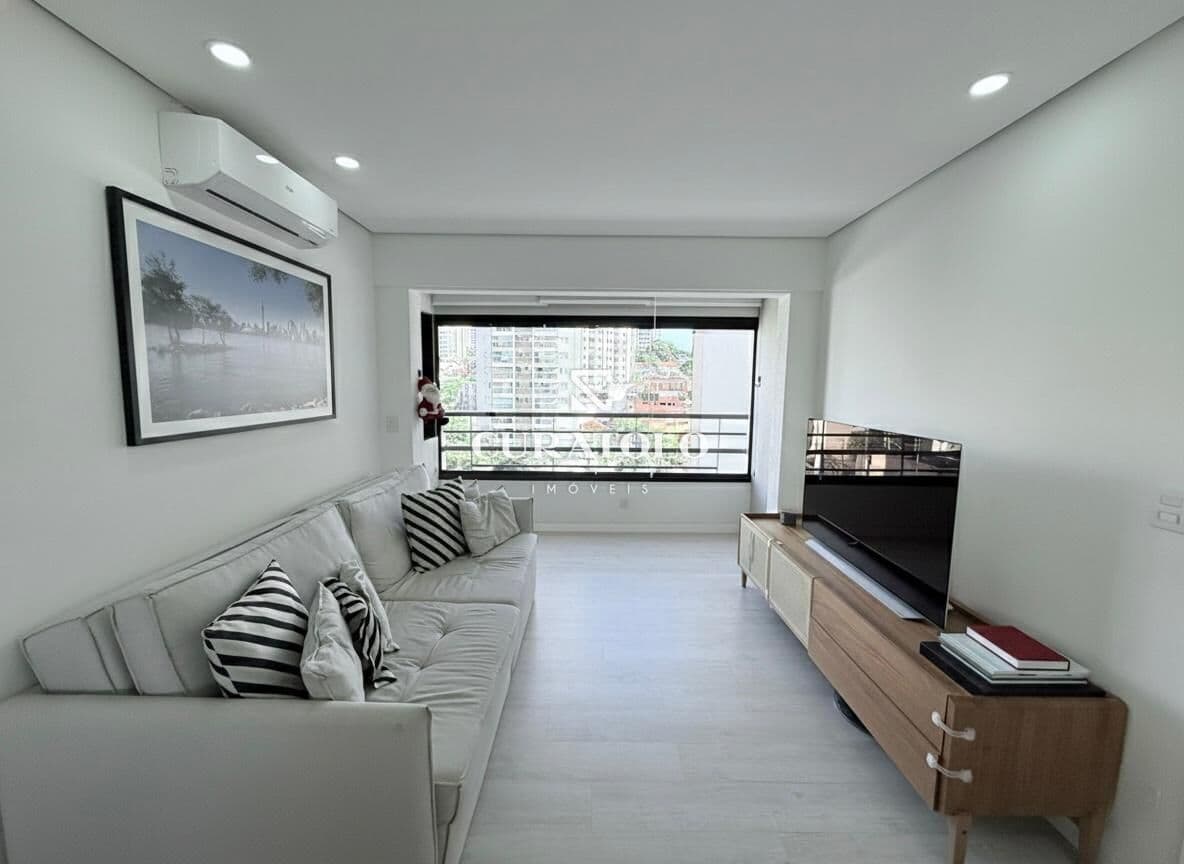 Apartamento à venda 66 m², 2 quartos, varanda e 2 vagas na Vila Mariana, São Paulo.
