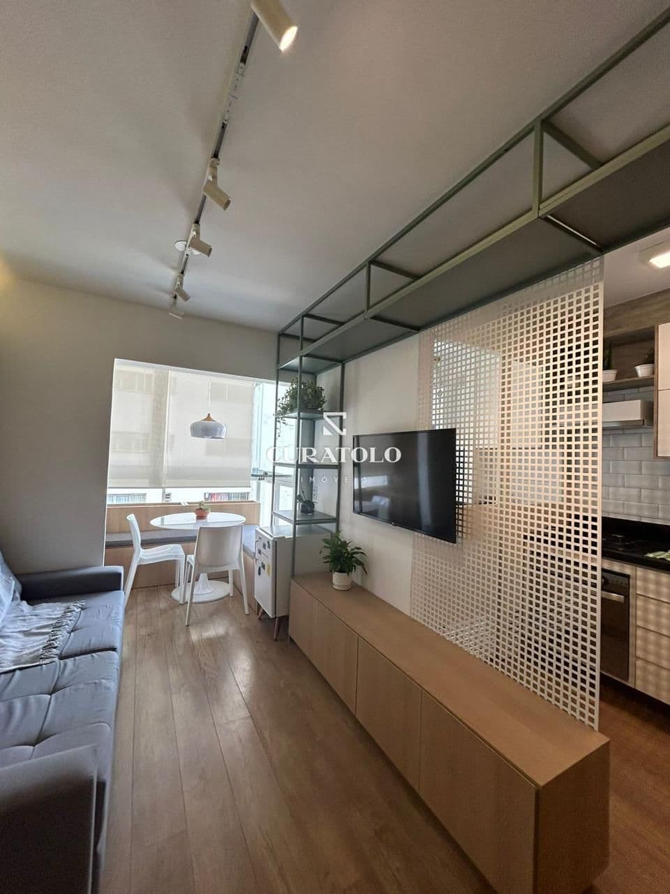 Apartamento à venda com 41 m², 1 quarto, varanda e vaga no Cambuci, São Paulo.