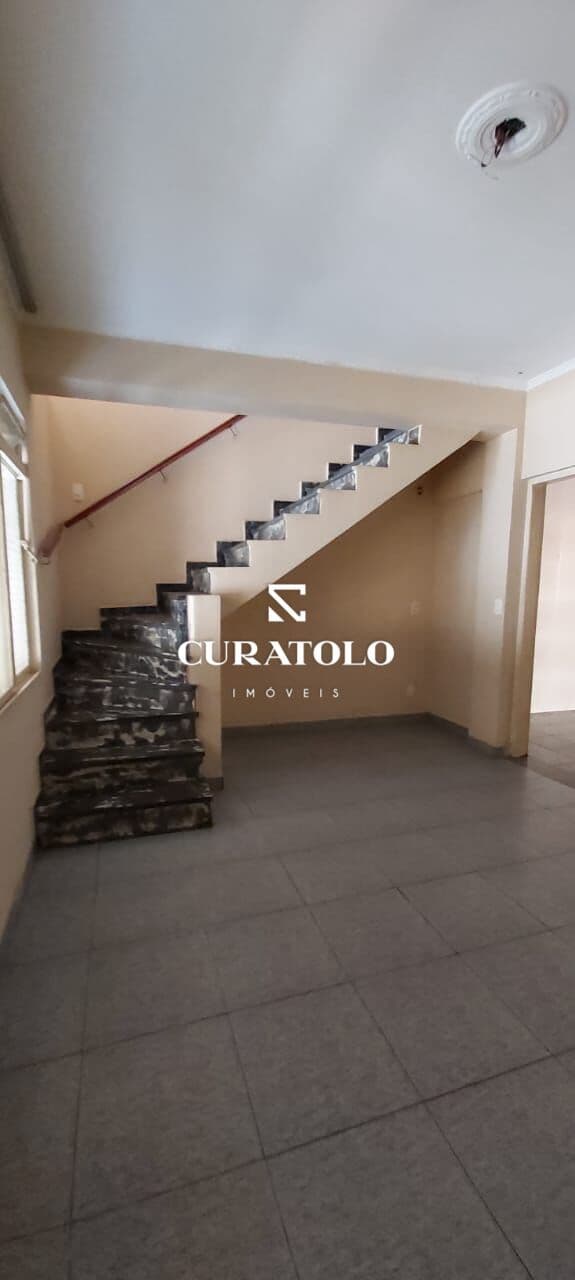 SOBRADO AMPLO COM 3 DORMS E QUINTAL NO BAIRRO TABOÃO - SÃO BERNARDO DO CAMPO