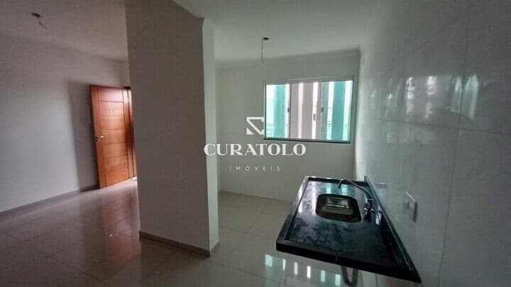 Seu apartamento ideal na Vila Guilhermina, pronto para morar com 2 Dorms- Condomínio estilo econômico com elevador - a 600m da estação Guilhermina-Esperança