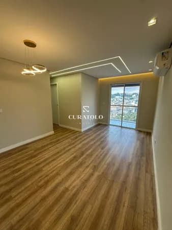 Apartamento à venda com 64 m², 3 quartos, varanda e vaga na Vila Aricanduva, São Paulo.